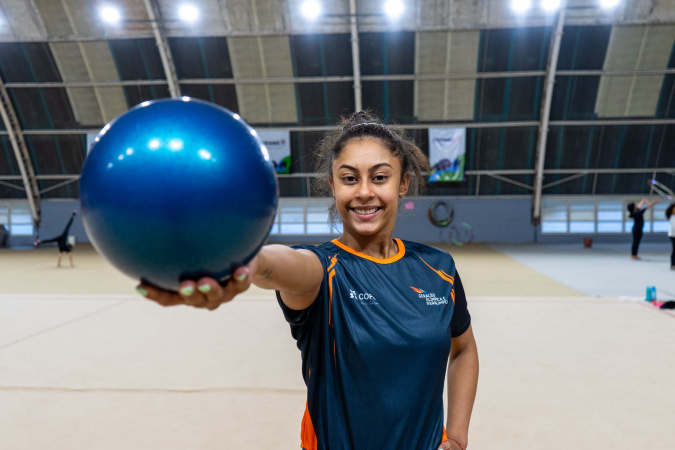 Barbara Domingos conquista o melhor resultado do Brasil na ginástica rítmica em Olimpíadas