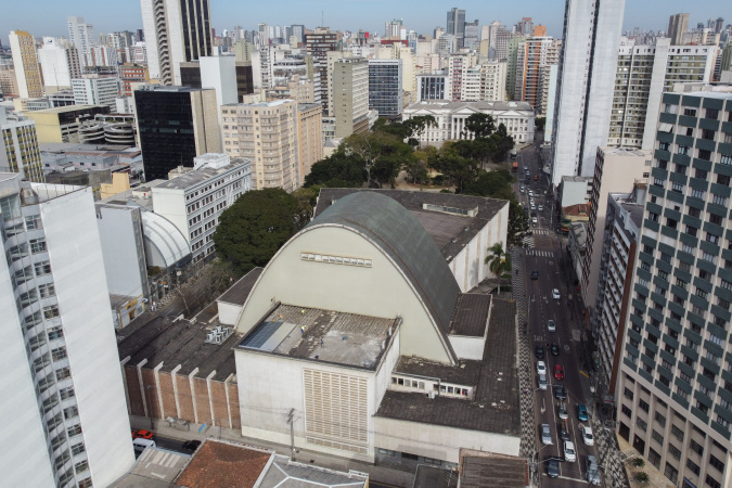 Com investimento de R$ 1,2 milhão, começa revitalização da cobertura do Teatro Guaíra