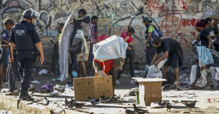 Em São Paulo, polícia cumpre mandados na Cracolândia