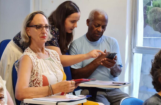 Idosos podem se inscrever até quarta-feira para curso de inclusão digital da Celepar