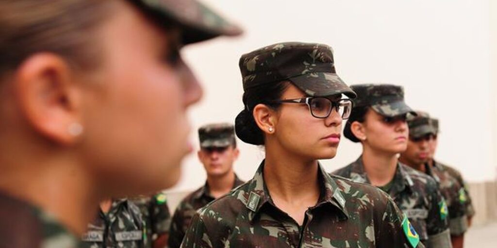 Mulheres poderão se alistar no serviço militar aos 18 anos